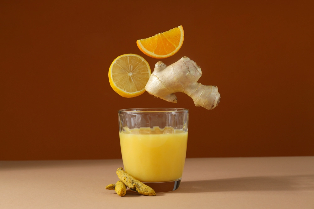 Ginger shot z kurkumą, pomarańczą i imbirem